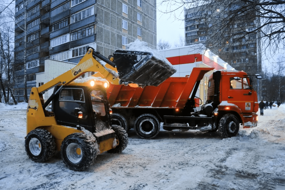 Вывоз и уборка снега в Чите в октябре